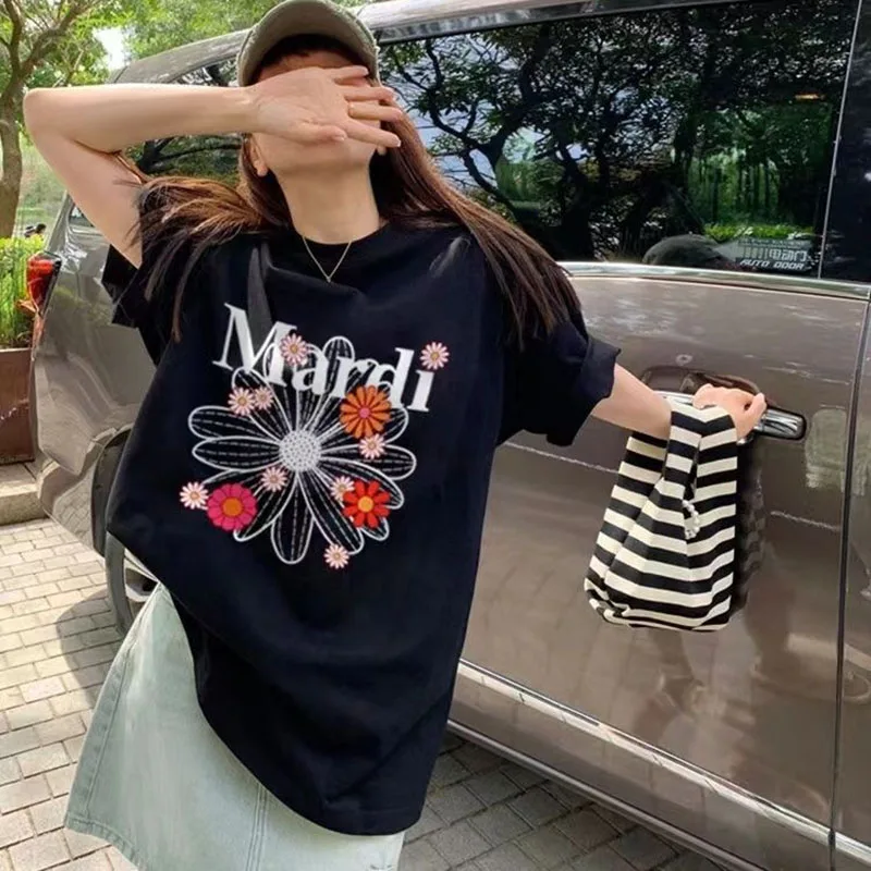 Elegant 3D Flower T-Shirt - Image 5